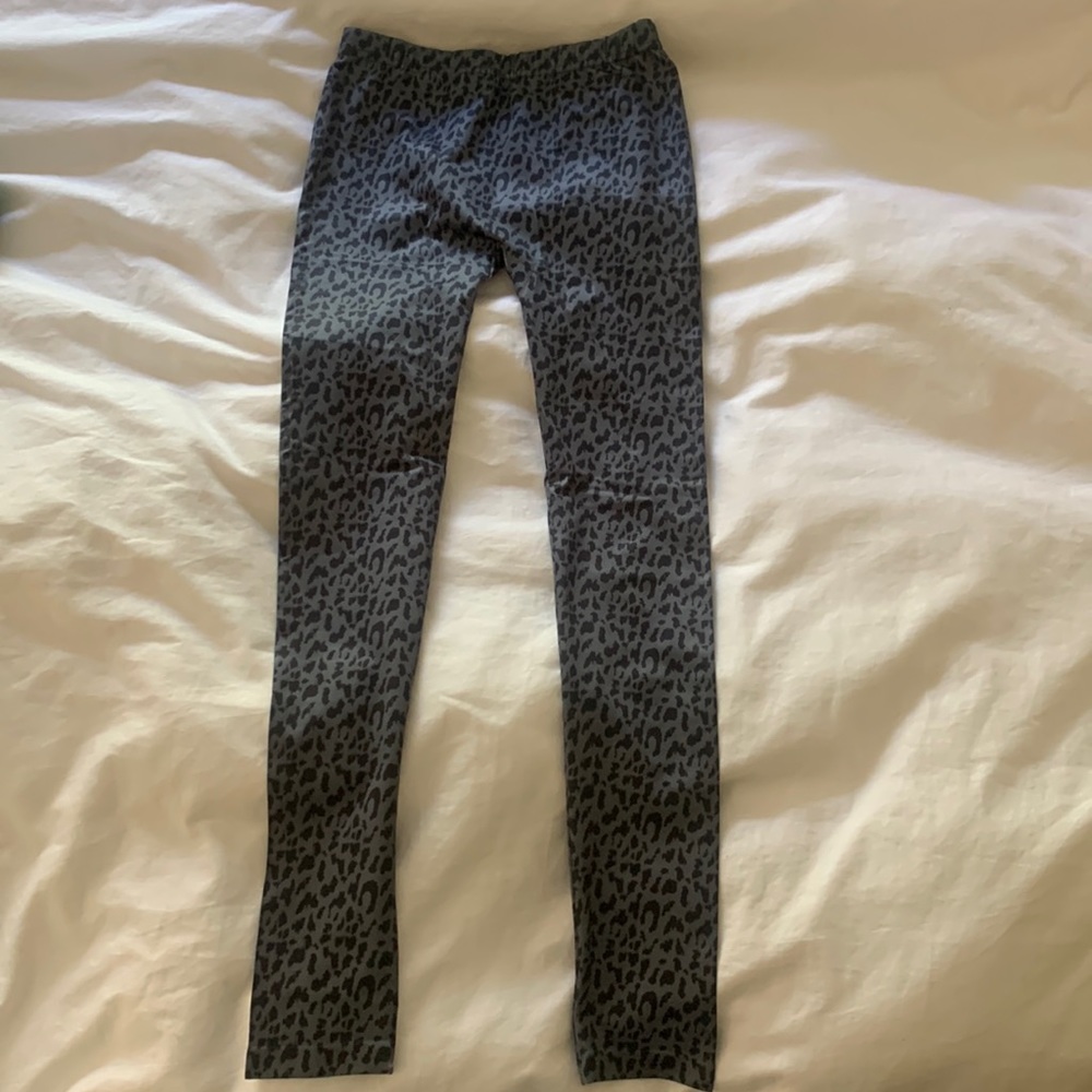 Grey/ black cheetah print leggings